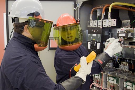 Comisionamiento y puesta en servicio de sistemas eléctricos